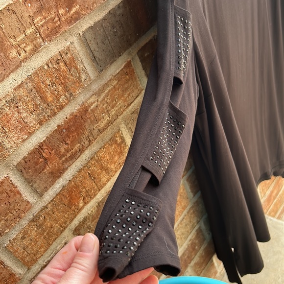 NYGARD Black Ladies 2X tunic with jeweled arm cutout details - Picture 5 of 10